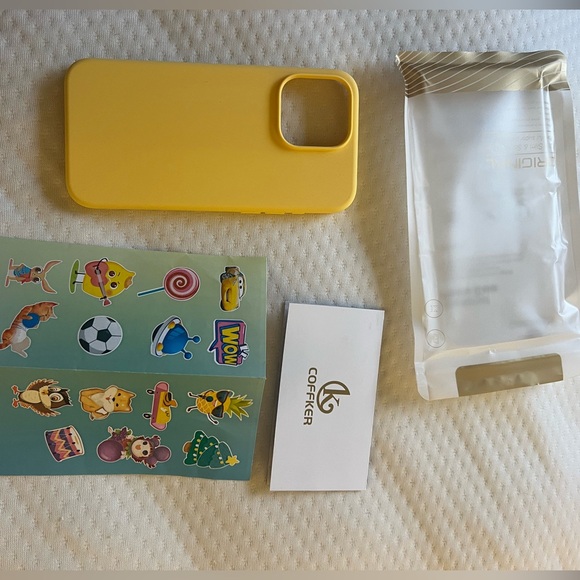 iPhone 15 pro max yellow case NEW in packaging never used - Picture 5 of 7